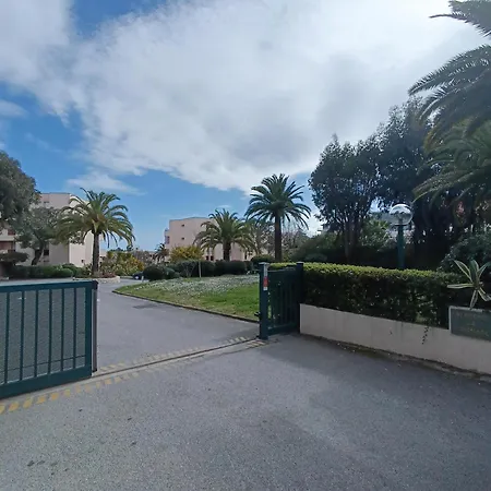 La Louisiane #piscine #parking #700m Plages Antibes